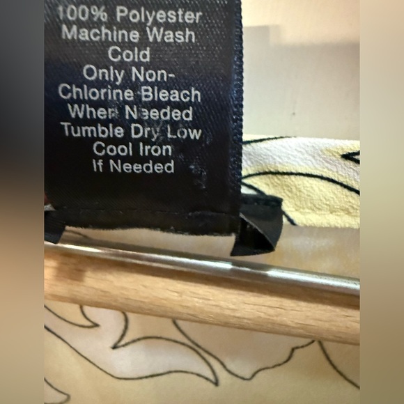 Ann Taylor Yellow and Cream Leaf Patterned Tank Top Size Large - Picture 3 of 4